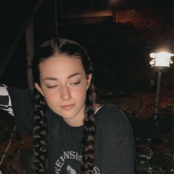 Meet your Posher, Kayla - Picture 1 of 1